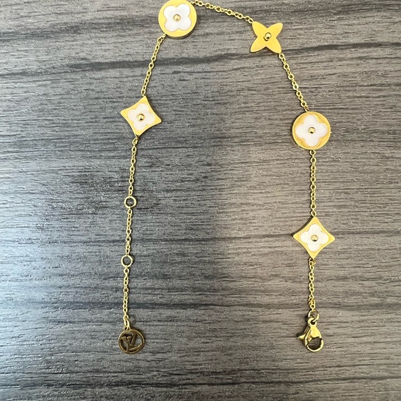 Authentic gold plated Louis Vuitton bracelet - Picture 2 of 12